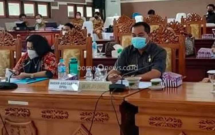 Anggota DPRD Gunung Mas Minta Dinas PU Perhatikan Kualitas Jalan saat Melakukan Perbaikan