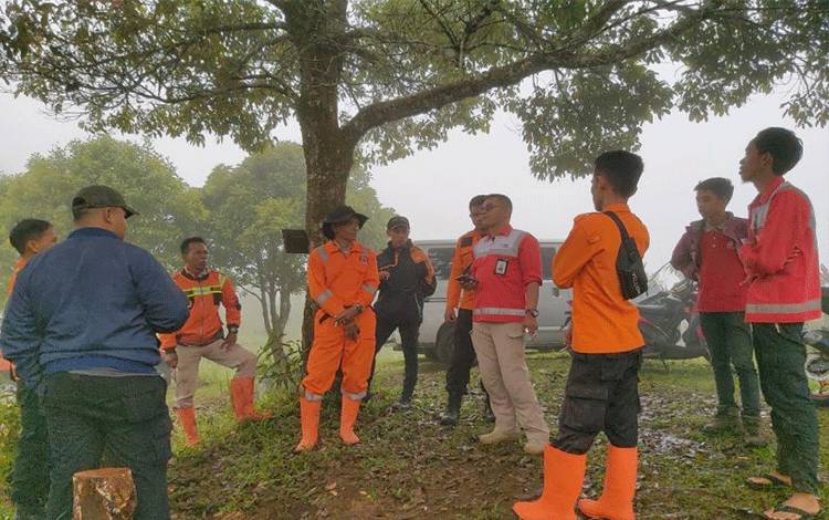 85 Personel Dikerahkan Cari Penerbang Paralayang Hilang di Agam
