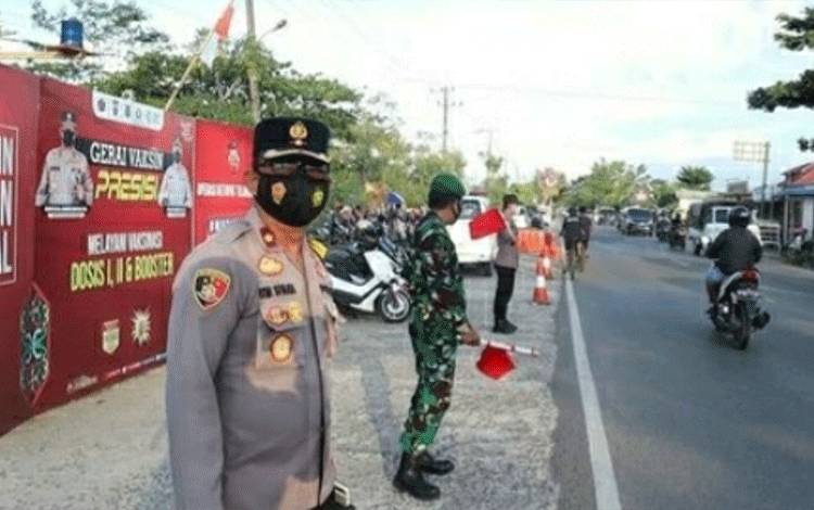 Kabag Ops Polres Kapuas Pantau Lalu Lintas Arus Balik Lebaran