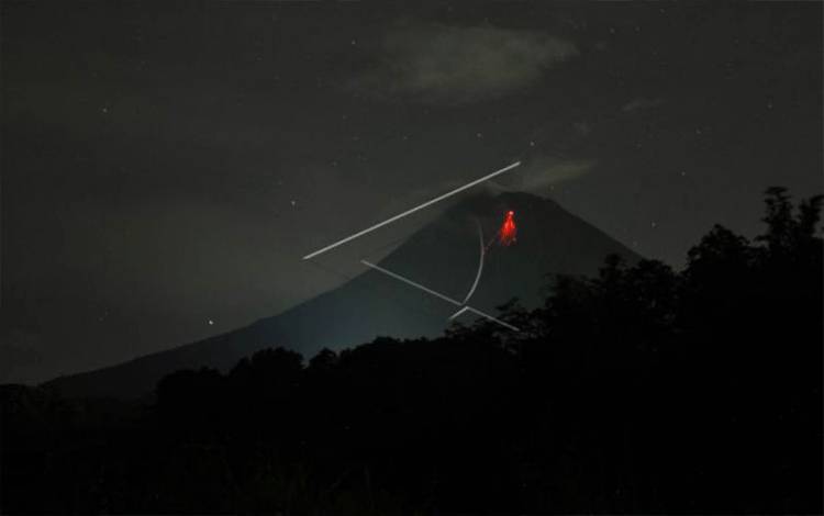 Gunung Merapi Mengalami 154 Kali Gempa Guguran
