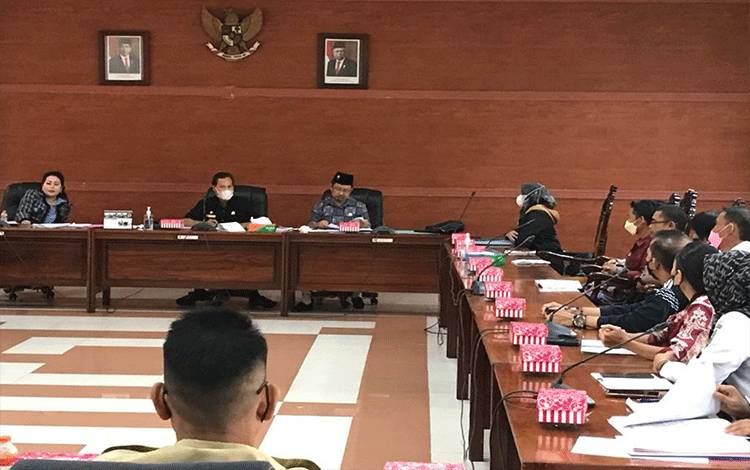 Komisi IV DPRD Kapuas Gelar RDP dengan Disdik Bahat?Gaji Hingga Status Guru Honorer