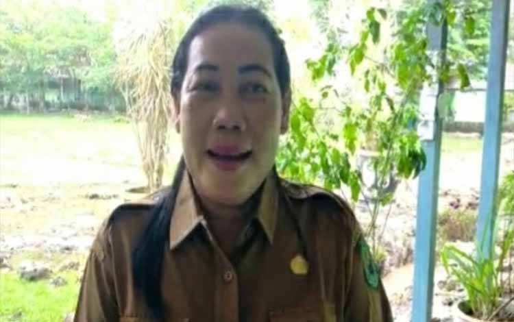 Kepala SMPN 3 Selat, Harini Irawati