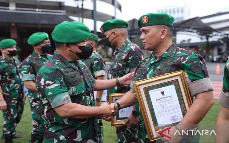 Kasad Beri Penghargaan kepada Tim Penangkap Pembunuh Babinsa