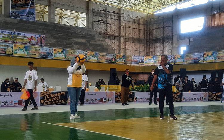 Turnamen Bola Voli dan Begoyap UMKM Meriahkan Peresmian Gedung Sport Center Pangeran Ratu Alamsyah