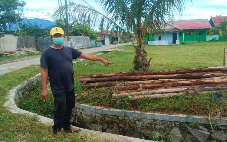 Jembatan Kayu Dirusak, Pemilik Tanah di Kawasan Perumahan Marina Permai Laporkan Ketua RT