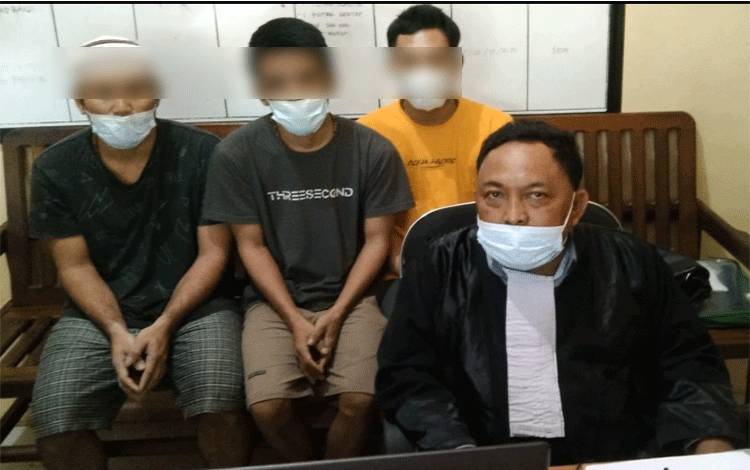 Pasrah, 4 Warga Dihukum 7 Bulan Penjara