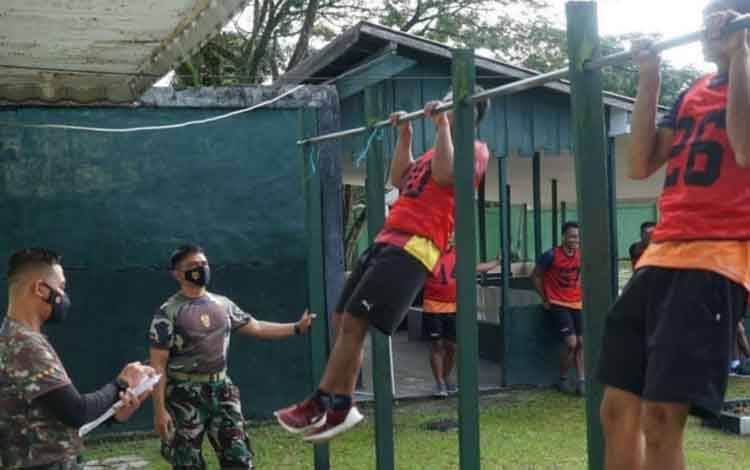 Anggota Kodim Kapuas Ikuti Tes Kesegaran Jasmani Persiapan untuk Kenaikan Pangkat