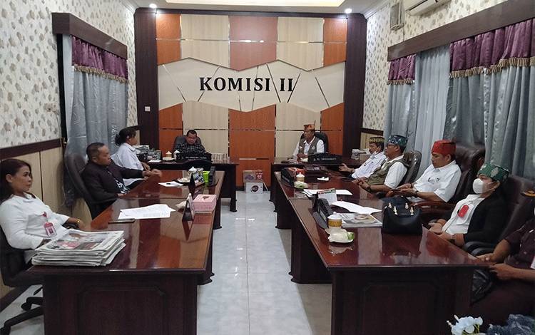 Apkasindo Datangi DPRD Kotim Minta Agar Sikapi Anjloknya Harga TBS