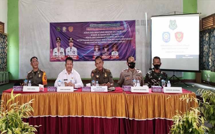 Satpol PP Kapuas Sosialisasikan Permendagri Terkait Trantibum dan Linmas di Basarang