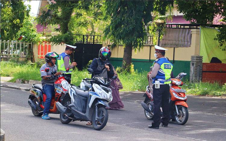 Puluhan Pelanggar Lalu Lintas Terjaring Razia di Palangka Raya