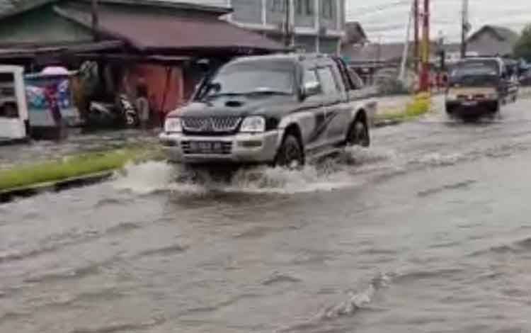Beberapa Jalan Tergenang di Palangka Raya, Warga Nilai Perlu Pembenahan Secara Komprehensif