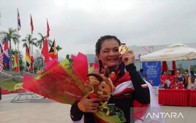 Ayustina Sempat Tahan Haus 30 Km Demi Emas