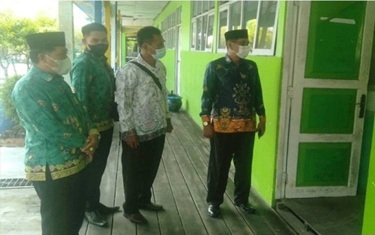 Ujian Madrasah Berbasis Android di MTsN 1 Kapuas Berjalan Lancar