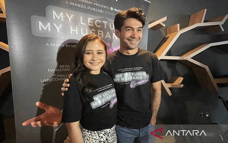 Prilly Latuconsina Mengaku Improvisasi Saat Adegan Goda Reza Rahadian