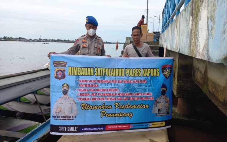 Satpolairud Polres Kapuas Imbau Moda Transportasi Perairan Selalu Utamakan Keselamatan
