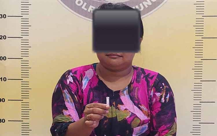 Ibu Rumah Tangga Ditangkap karena Narkoba di Gunung Mas