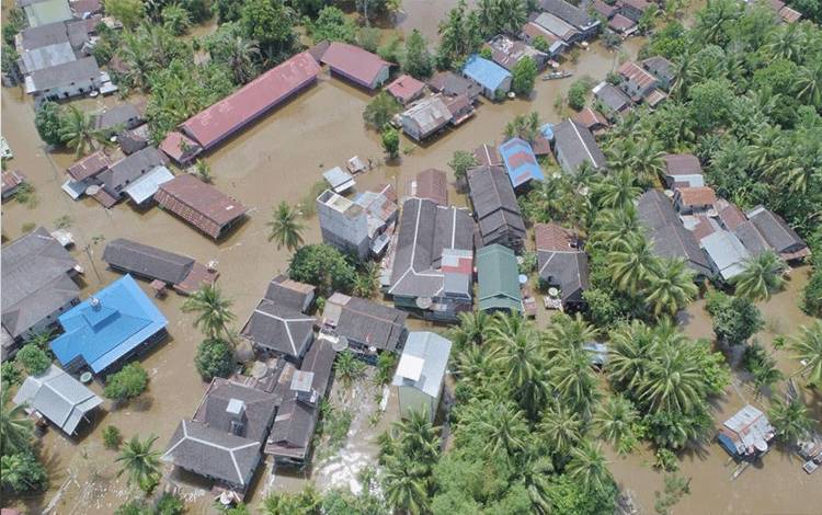 Bupati Murung Raya Pantau Banjir Terus Meluas