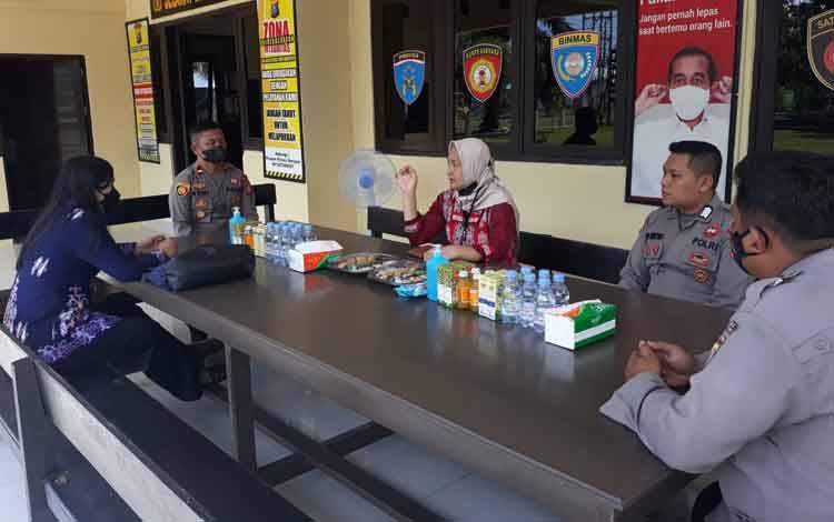 Tim Ombudsman RI saat berada di Polsek Seruyan Hilir