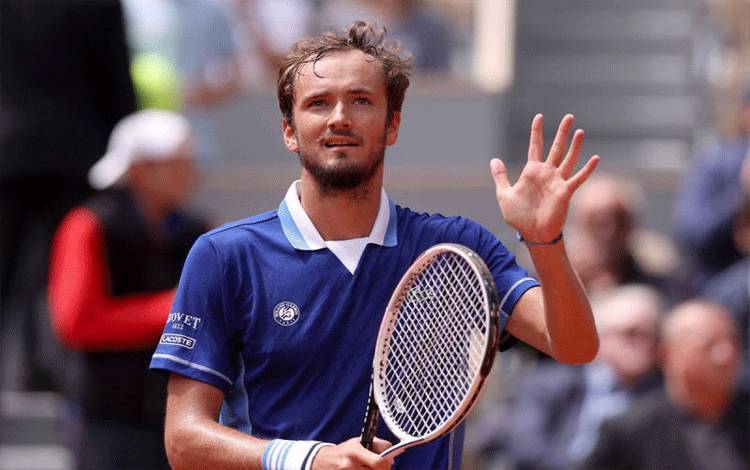 Medvedev Atasi Masalah untuk Lolos ke Babak Ketiga French Open
