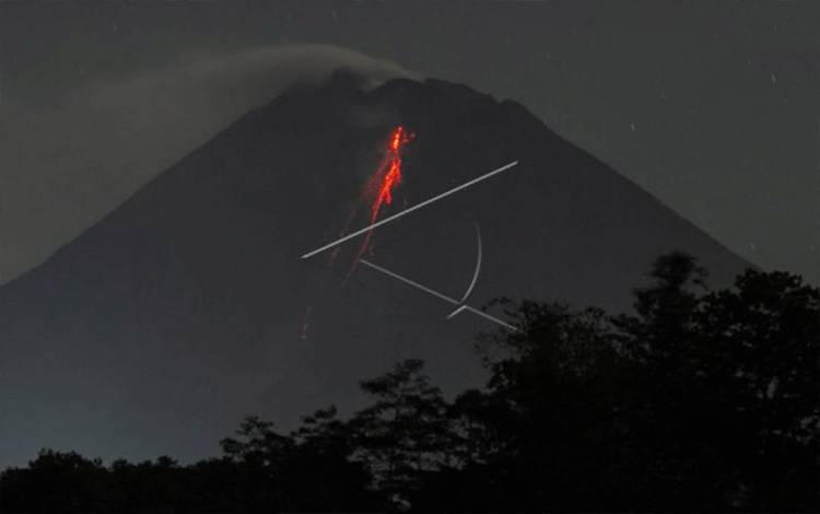 Guguran Lava Pijar Meluncur Tujuh Kali dari Gunung Merapi