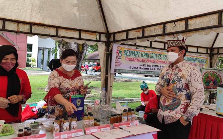 Pameran produk kedaerahan saat perayaan HUT Kalteng beberapa waktu lalu