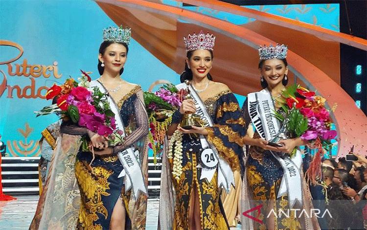 Laksmi Shari Dinobatkan Sebagai Puteri Indonesia 2022