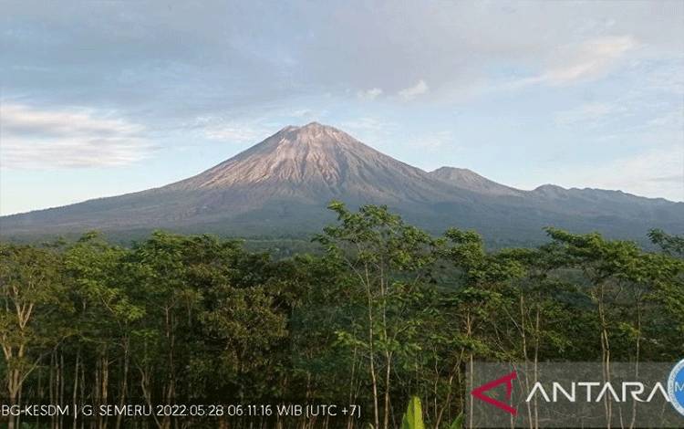 Gunung Semeru Masih Alami Beberapa Kali Letusan dan Guguran