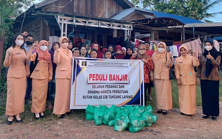 DWP Rutan Tamiang Layang Ulurkan Tangan ke Korban Banjir