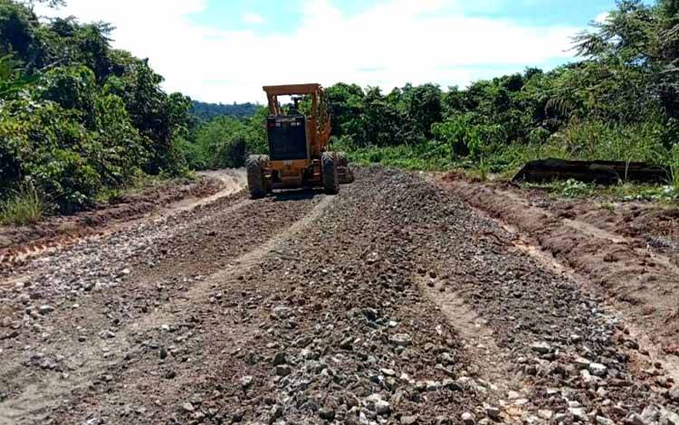 Dinas PUPR Lakukan Penanganan Jalan KM 34 hingga Simpang Benangin