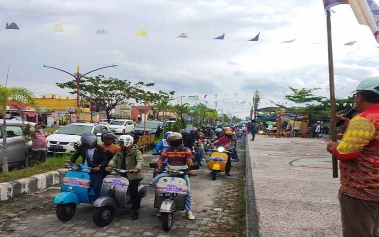 Ratusan Penghobi Vesva Berkumpul Berkeliling di Palangka Raya