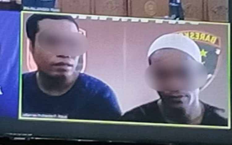 Mengcongkel Jendela Rumah Menggunakan Linggis, Pencuri Gasak 2 Telepon Genggam
