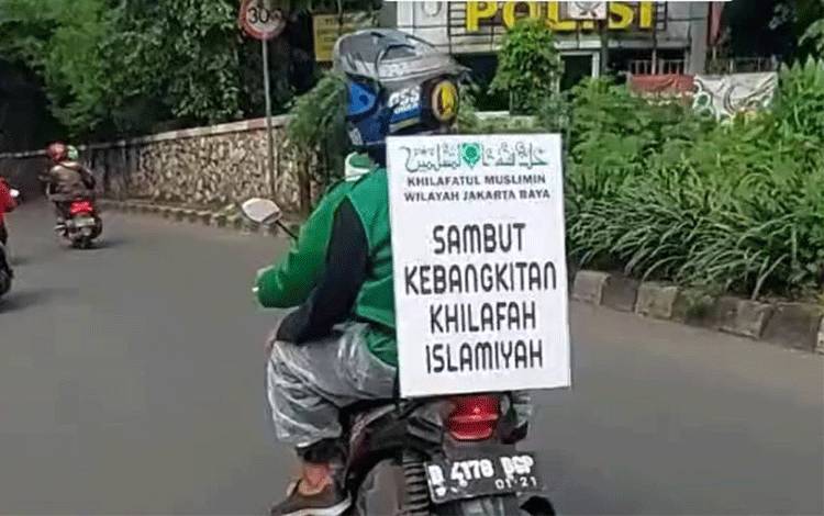 Konvoi Motor Bawa Atribut Khilafah Bagikan Selebaran di Jaktim