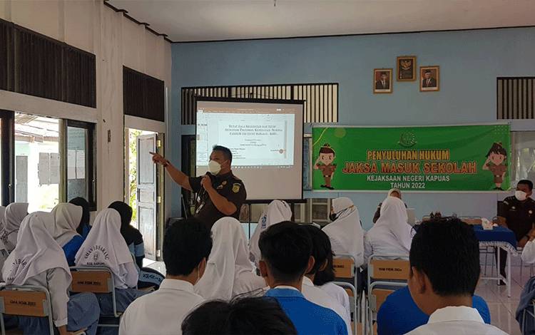 Kejari Kapuas Jalankan Program Jaksa Masuk Sekolah Cegah Kenakalan Remaja
