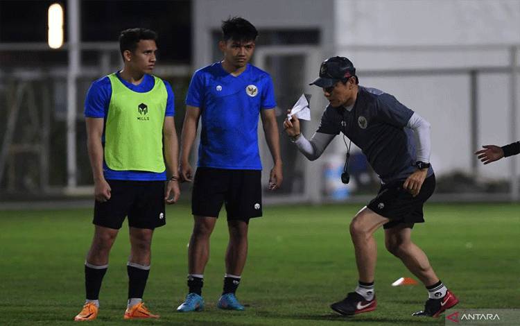 Dimas Drajad Terkejut dengan Gaya Kepelatihan Shin Tae-yong
