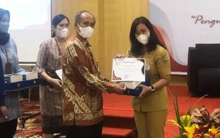 Dislutkan Kalteng Raih Penghargaan Produsen Data Tingkat Daerah Terbaik I