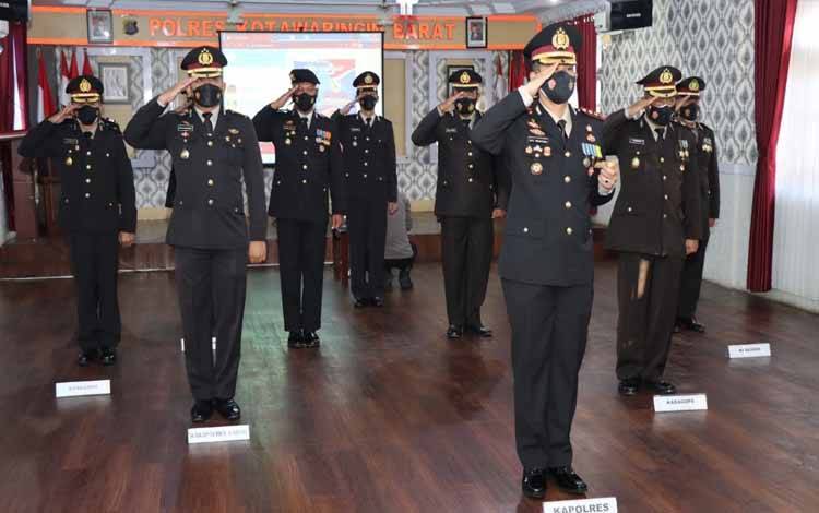 Kobarkan Semangat Juang, Kapolres Kobar Ikuti Upacar Virtual Peringatan Hari Lahir Pancasila