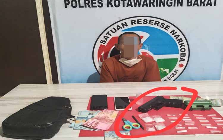 Simpan Sabu di Kotak USB Senter, Pria Bersenjata Pistol Air Soft Gun Diamankan Polres Kobar
