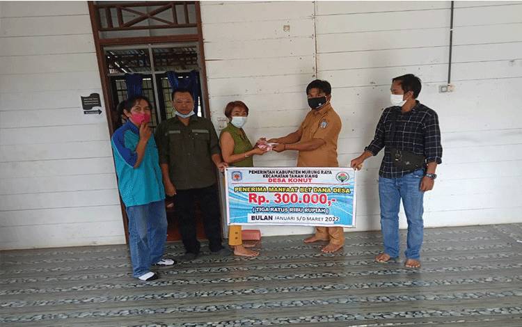 221 KPM Desa Konut Terima BLT