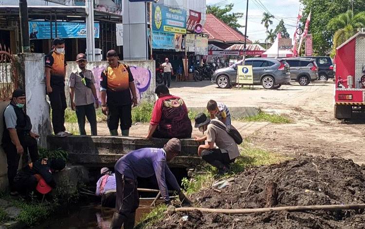 BPBD dan PUPR Palangka Raya Kolaborasi Tangani Drainase Tersumbat Sampah