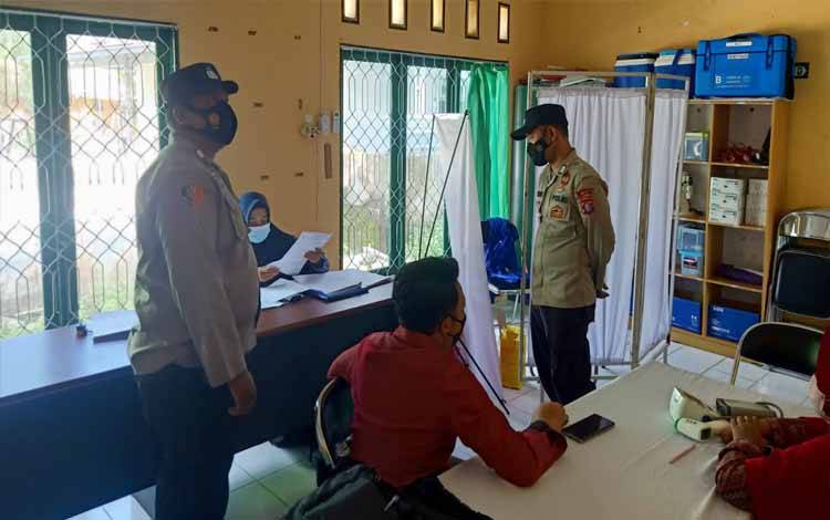 Polsek Seruyan Hilir Terus Pantau Vaksinasi Covid-19