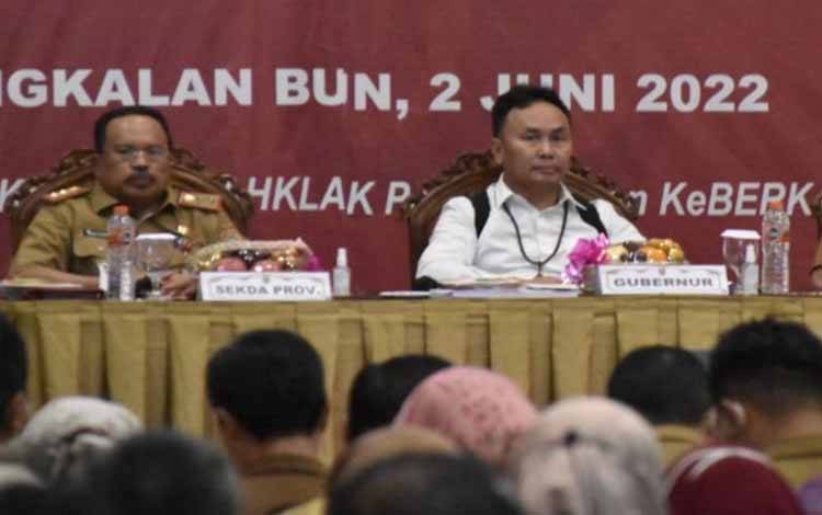 Gubernur Kalteng, Sugianto Sabran saat rapat koordinasi bersama lurah kepala desa dan tokoh