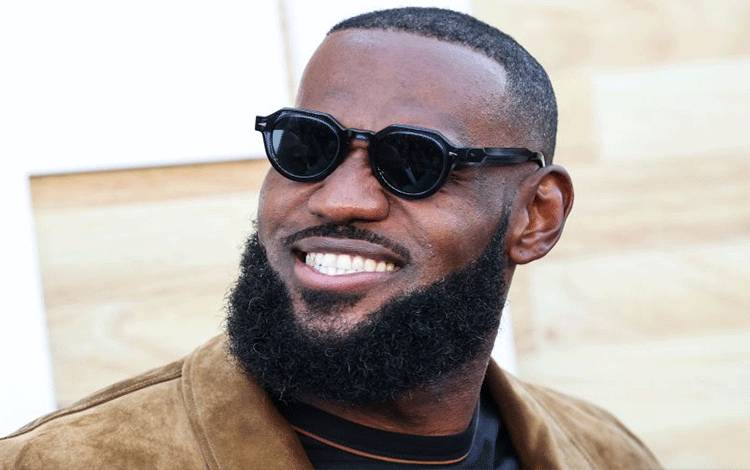 LeBron James Kini Berstatus Miliarder