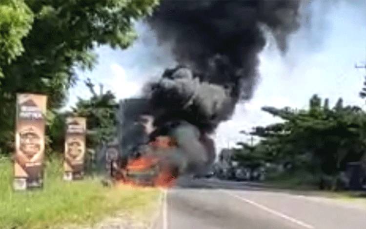 Baru 10 Bulan Dibeli, Pikap Milik Warga Kubu Terbakar