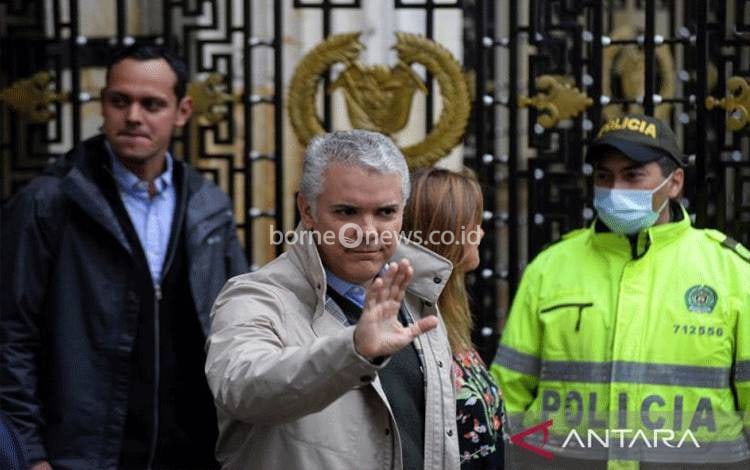Arsip - Presiden Kolombia Ivan Duque tiba di tempat pemungutan suara dalam putaran pertama pemilihan presiden di Bogota, Kolombia, 29 Mei 2022. (ANTARA/Reuters/Vannessa Jimenez/as)