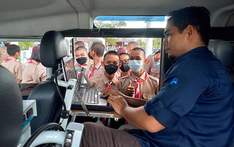 Siswa SMAN 5 Palangka Raya Terima Sosialisasi Penggunaan Spektrum Frekuensi Radio