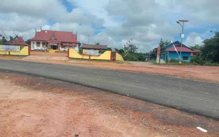 Jalan Beraspal Sudah Masuk Kecamatan Damang Batu Gunung Mas