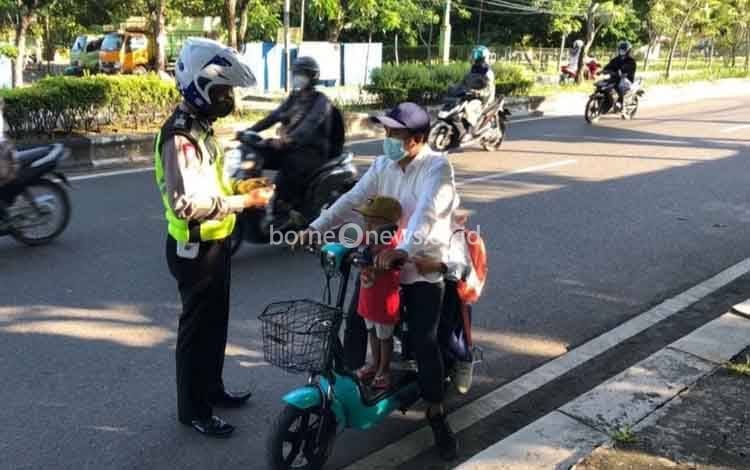 Pengguna Sepeda Listrik Mulai Marak, Satlantas Polres Kapuas Berikan Imbauan