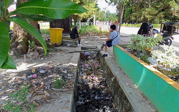 Wakil Ketua II DPRD Prihatin Taman Nansarunai Terlihat Kumuh karena Sampah