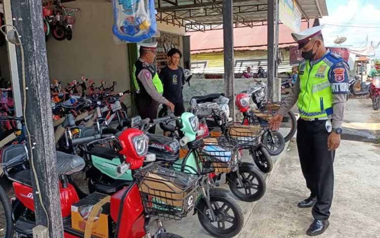 Satlantas Polres Katingan Imbau Penjual Sepeda Listrik Ikut Aturan Penggunaan