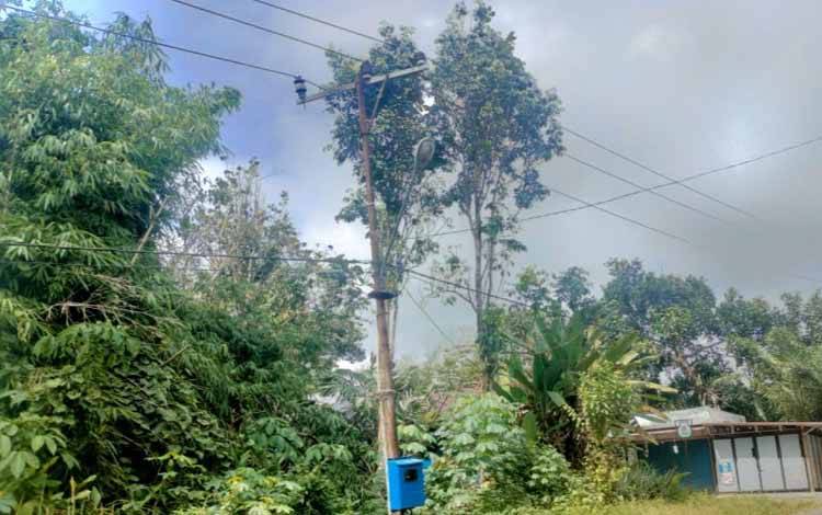 Mantir Adat Desa Hayaping Keluhkan Penerangan Jalan yang Tidak Berfungsi